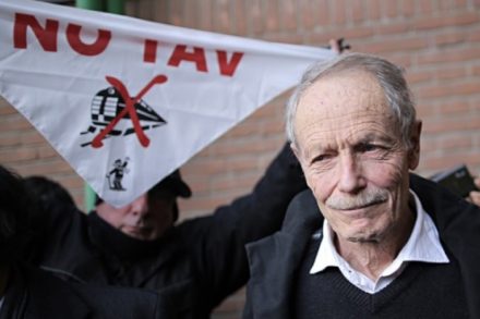 Erri De Luca, assolto per il reato di istigazione al sabotaggio.
