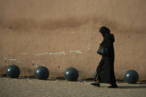 fotografia Marrakech donna per strada